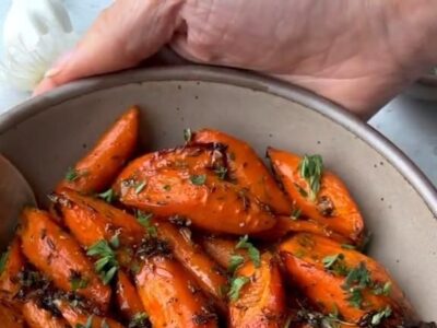 Honey Roasted Carrots with Garlic, Lemon, and Thyme: A Perfectly Sweet and Savory Side Dish
