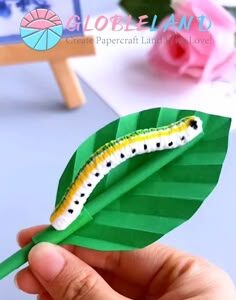 DIY moving caterpillar with paper