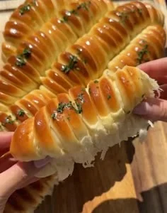 Easy Mozzarella Stuffed Bread Recipe: Soft and Cheesy