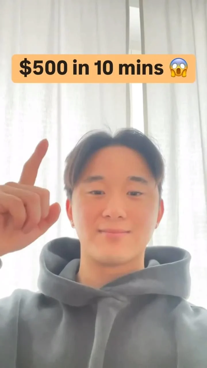 Person pointing at text reading $500 in 10 mins on gold background